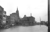Frankfurt am Main Saalhof-Rententurm bei Hochwasser (1945) [C-15a/278]